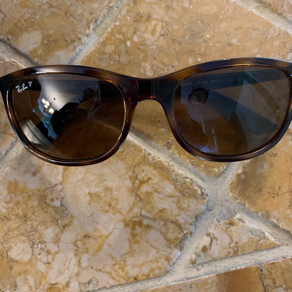 Mens Ray-Band sunglasses like new.